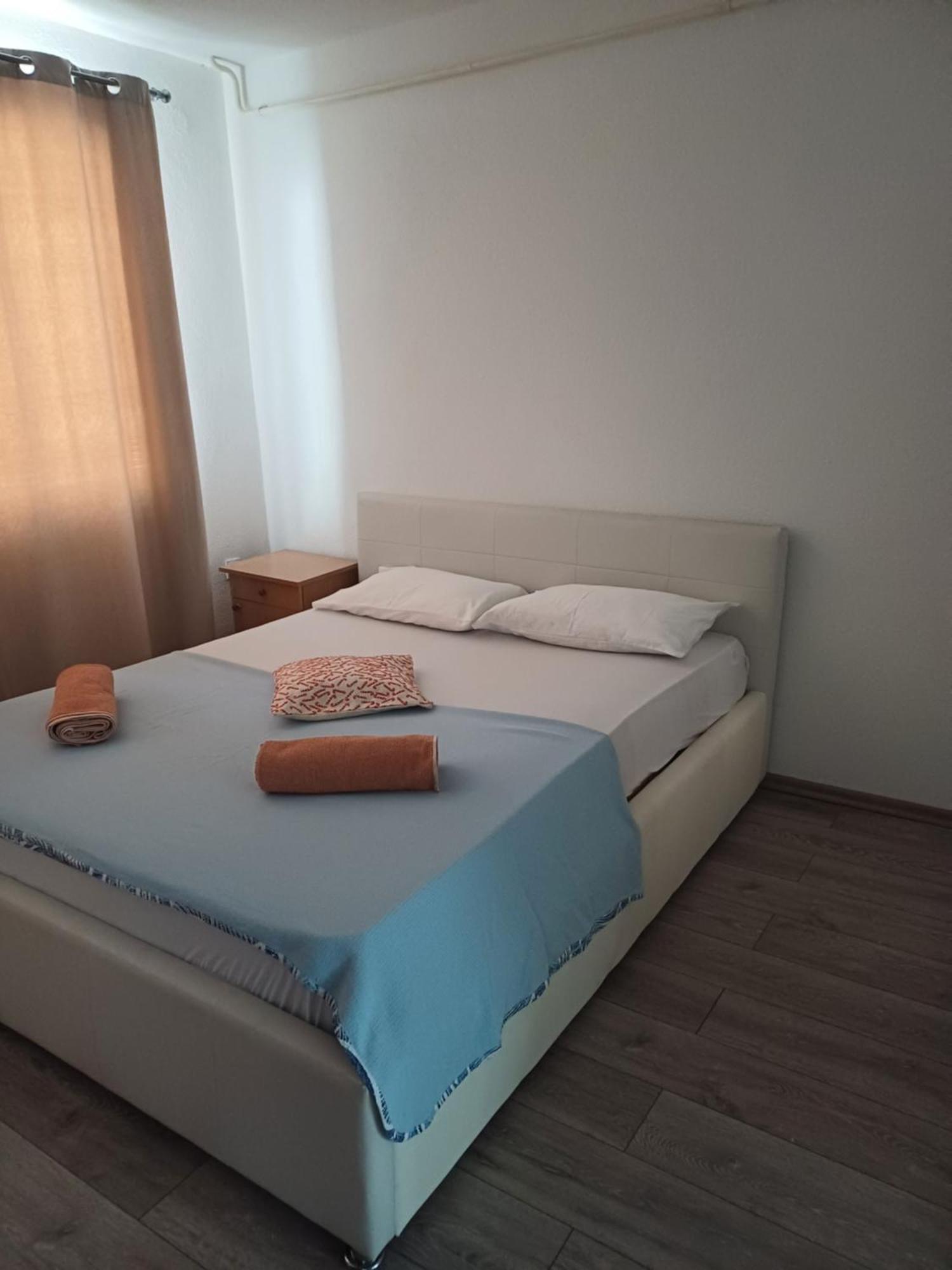 Apartment Apartman As *